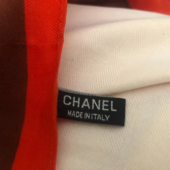 CHANEL SCARF/WRAP - Picture 2 of 2